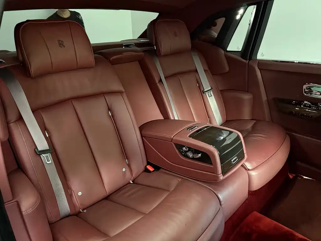 Rolls-Royce Phantom — миниатюра 5