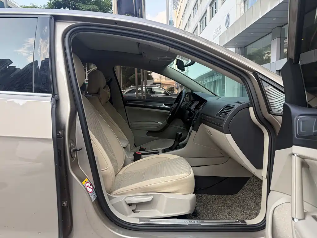 Volkswagen Golf — миниатюра 12