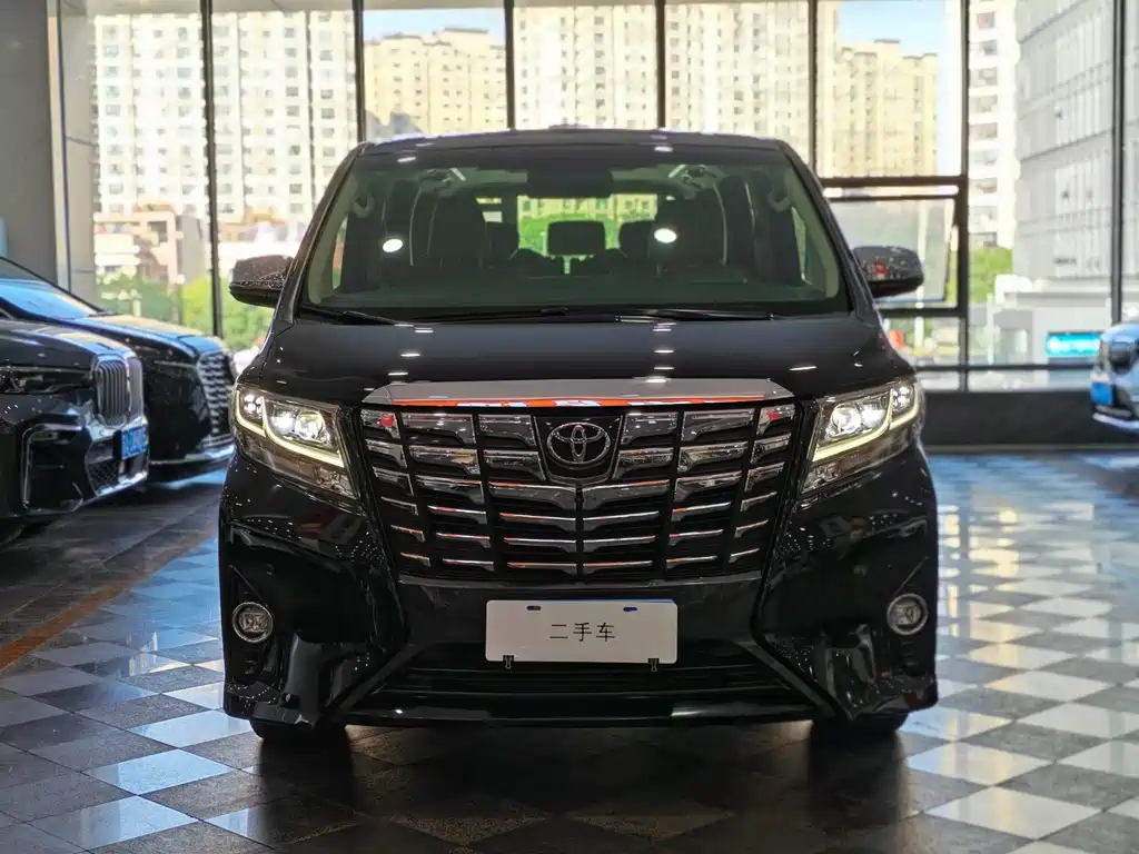 Toyota Alphard — миниатюра 2