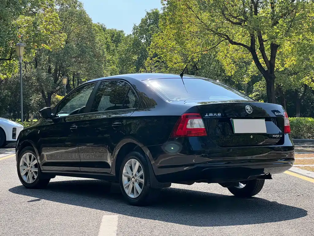Skoda Rapid — миниатюра 5