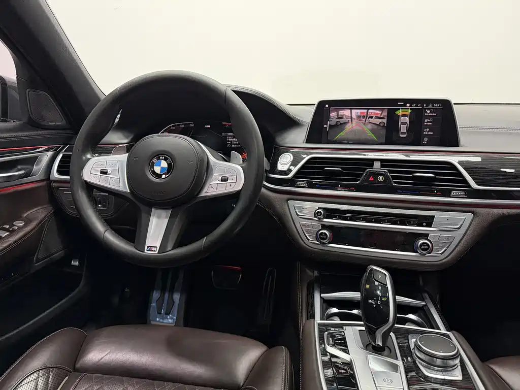 BMW 7 Series — миниатюра 11