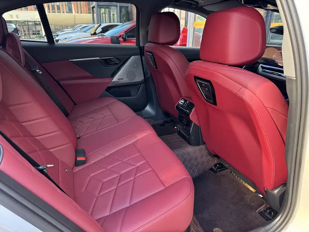 BMW 5 Series — миниатюра 19