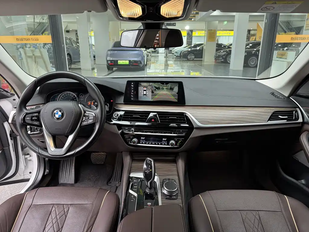 BMW 5 Series — миниатюра 10