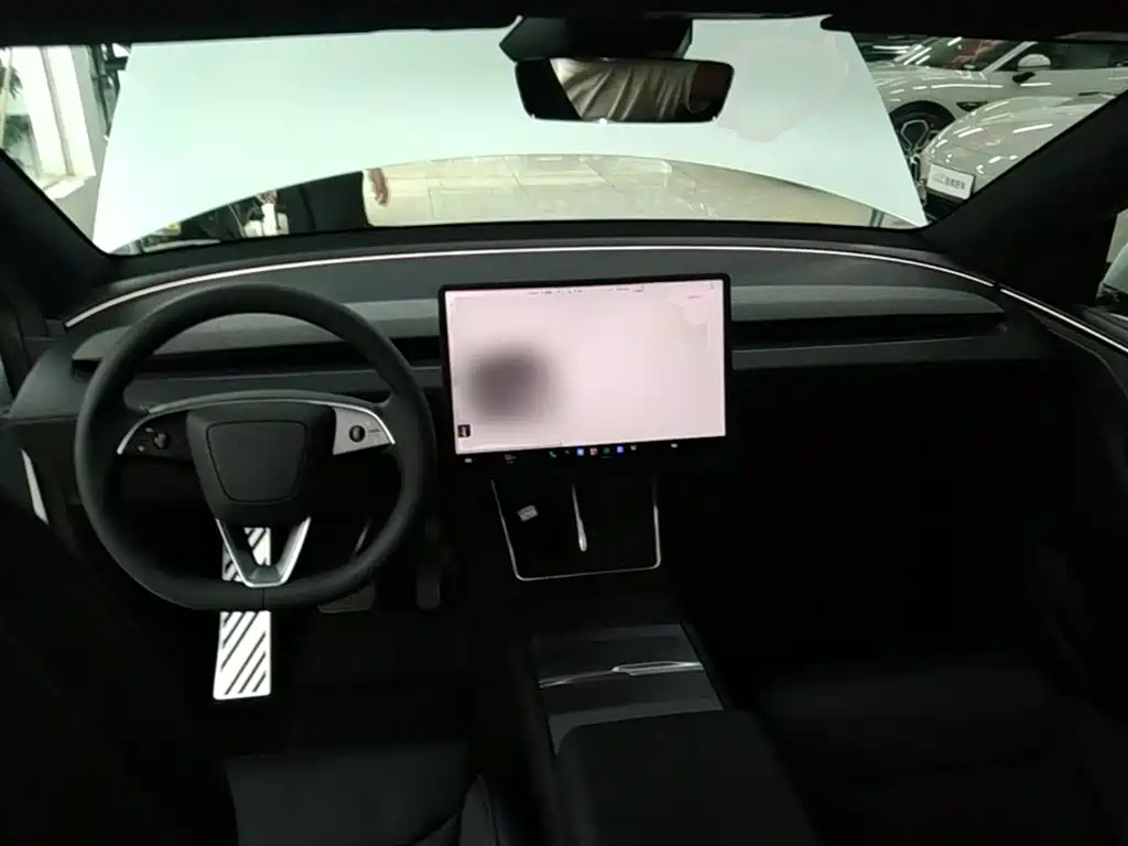 Tesla Model Y L — миниатюра 10