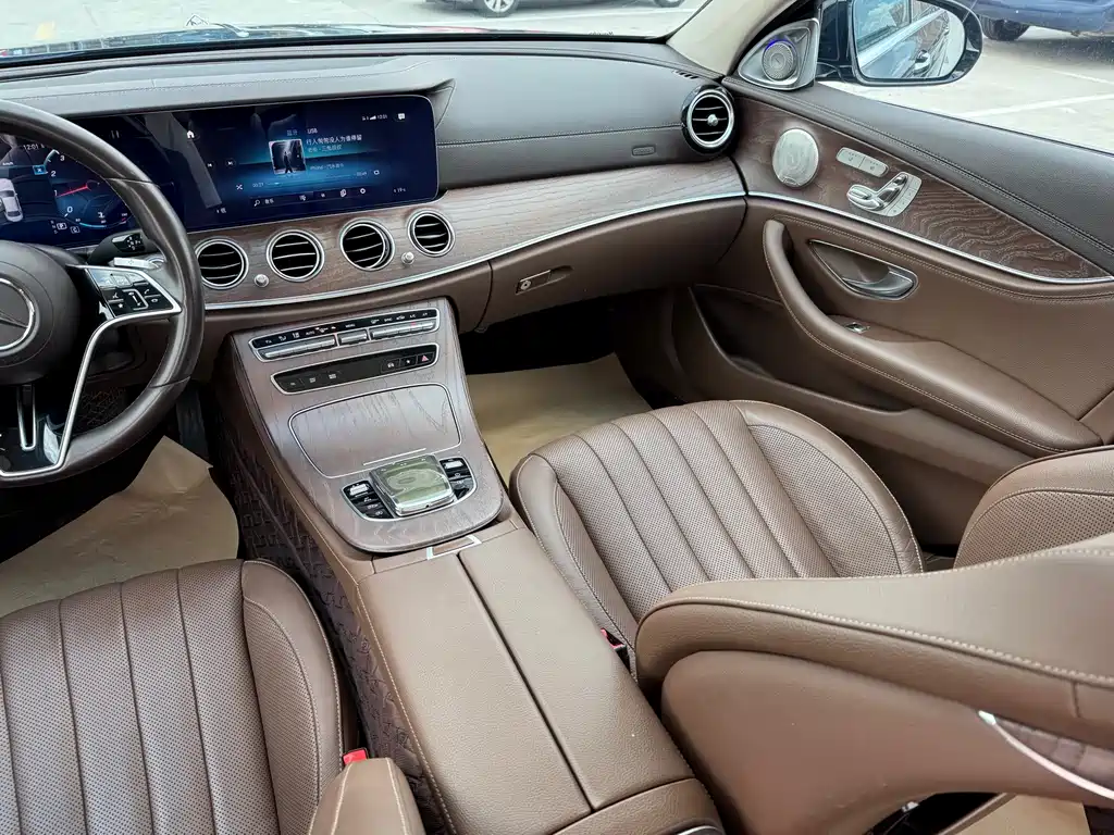 Mercedes-Benz E-Class — миниатюра 18