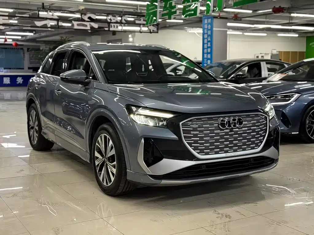 AUDI Q4 E TRON