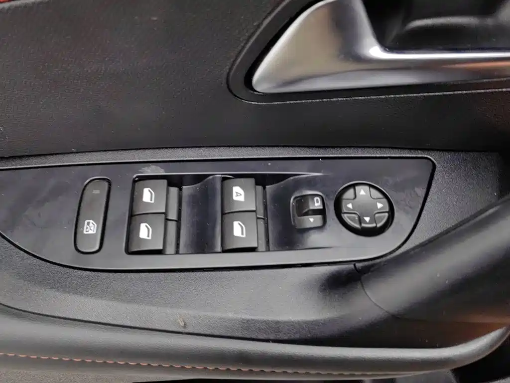 Peugeot 2008 — миниатюра 9