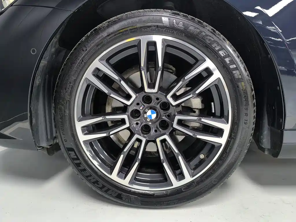BMW 5 Series — миниатюра 16