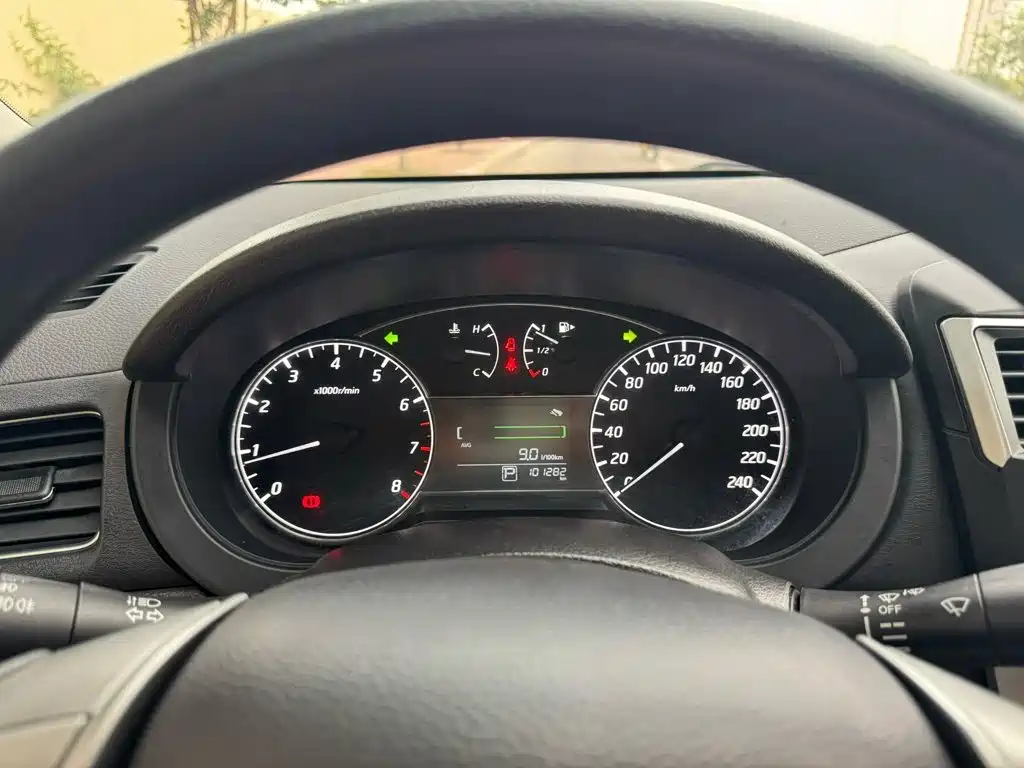 Nissan Tiida — миниатюра 9