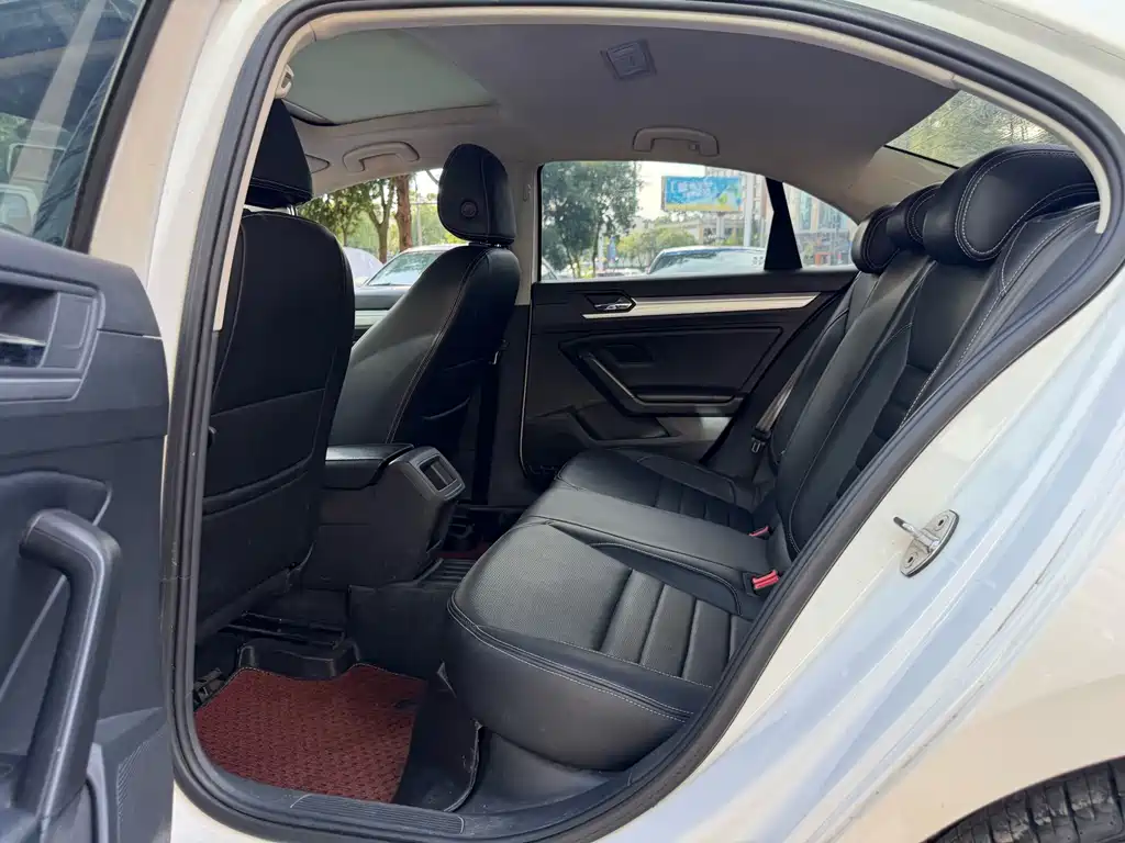 Volkswagen Lamando 2019 230TSI DSG V