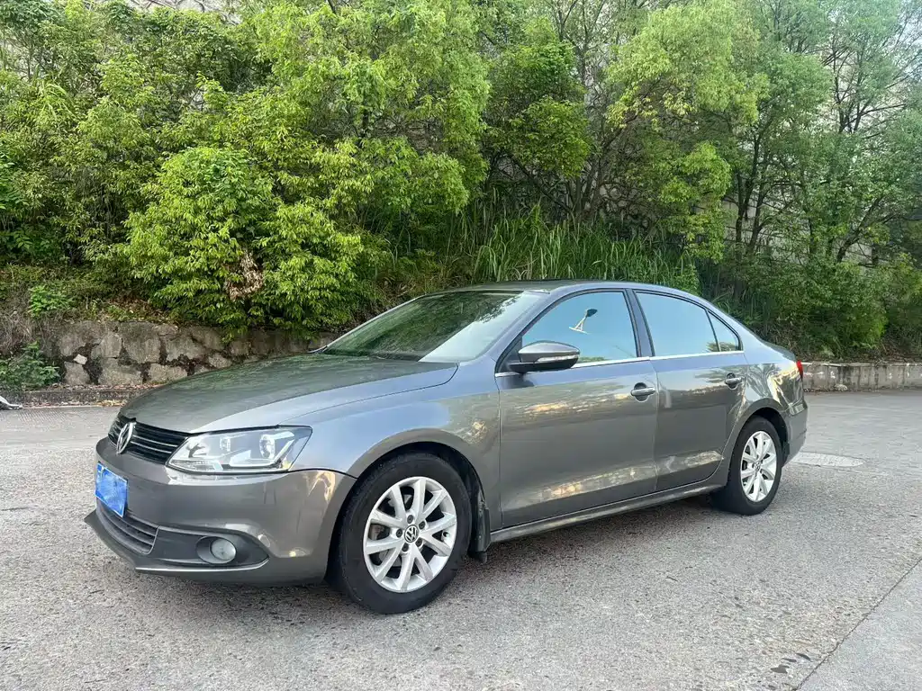 Volkswagen Sagitar 2013