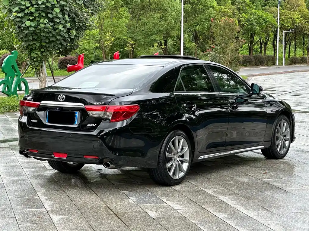 Toyota Reiz — миниатюра 9
