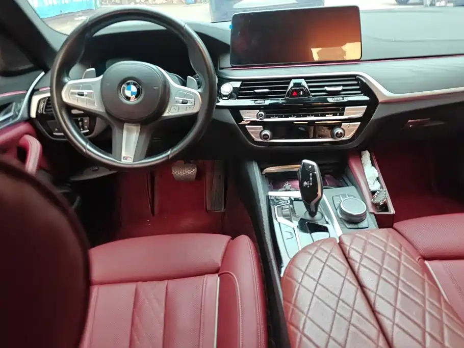 BMW 5 Series — миниатюра 12