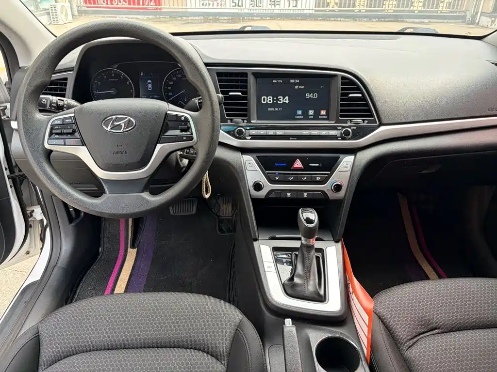 Hyundai Elantra — миниатюра 10