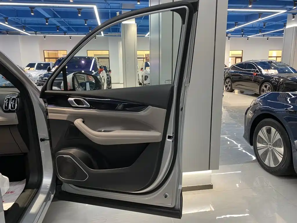 Geely Boyue L — миниатюра 22