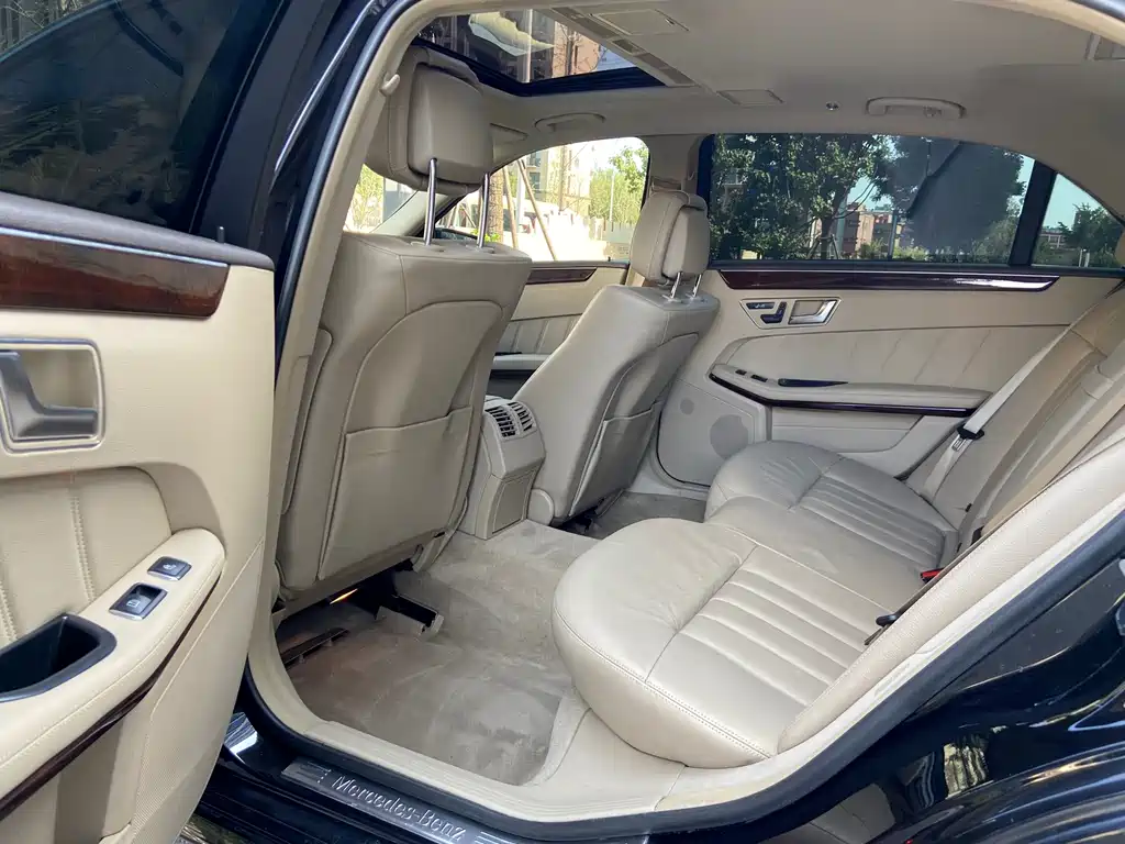 Mercedes-Benz E-Class — миниатюра 10