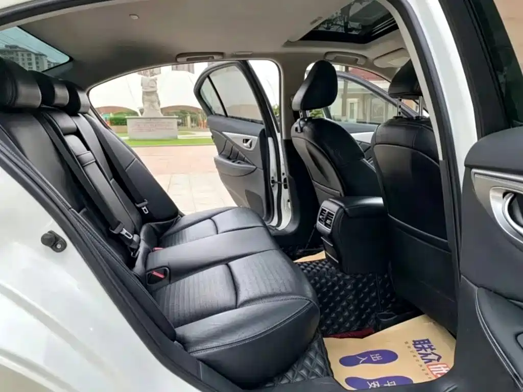 Infiniti Q50L 2015 2.0T Enjoy
