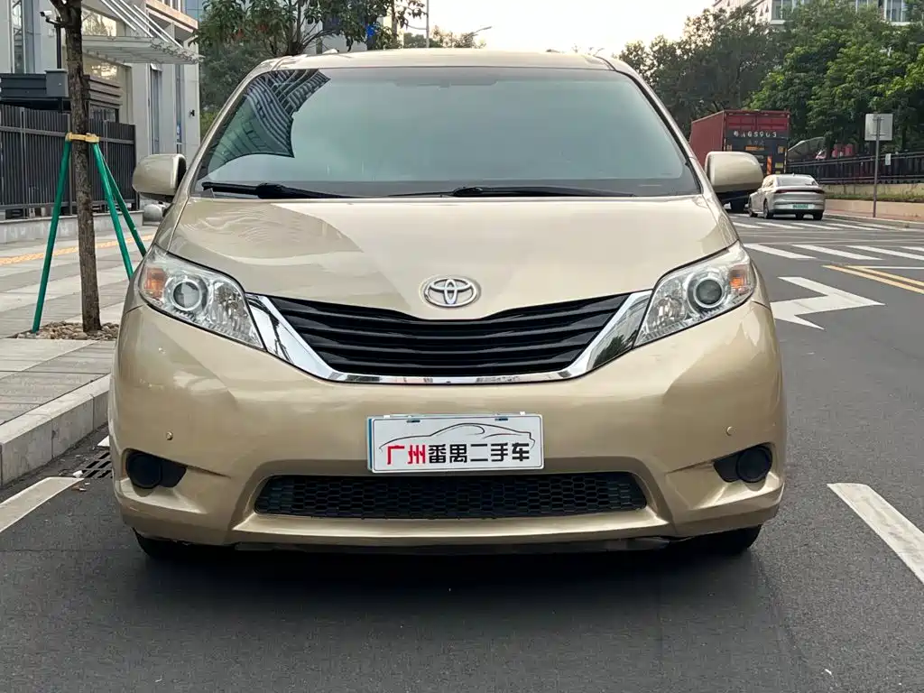 Toyota Sienna — миниатюра 22