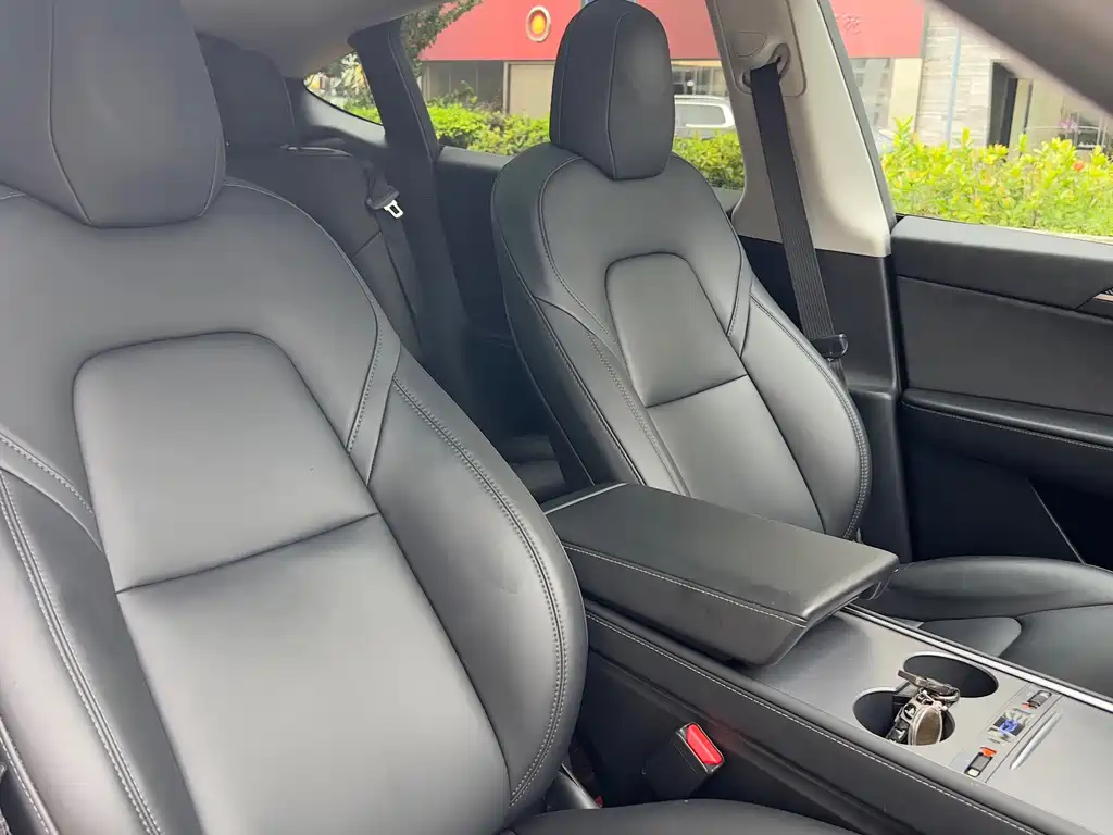 Tesla Model Y — миниатюра 16