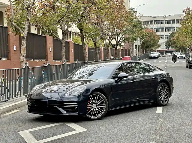 PORSCHE PANAMERA