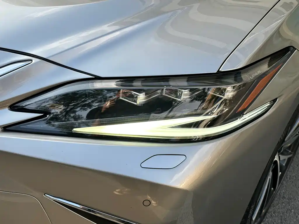 Lexus ES 2021 300h Premium