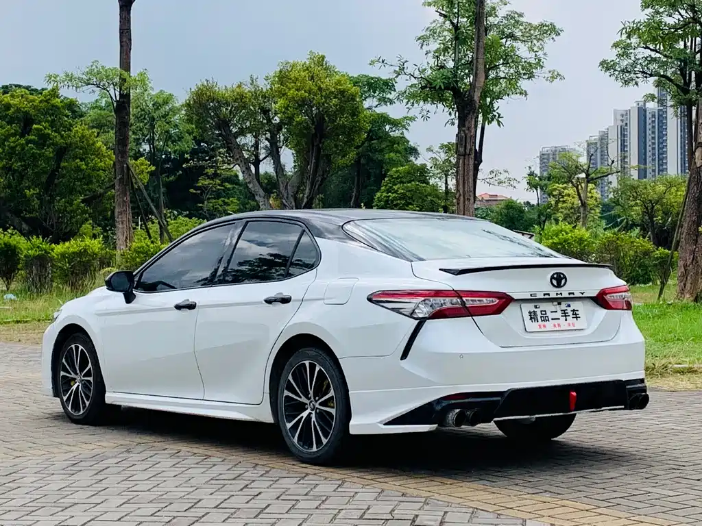 TOYOTA CAMRY