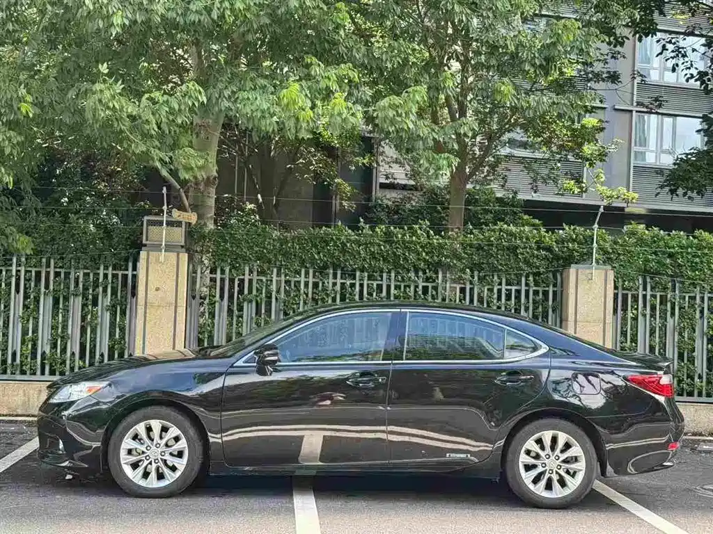Lexus ES 2013 300h Elite