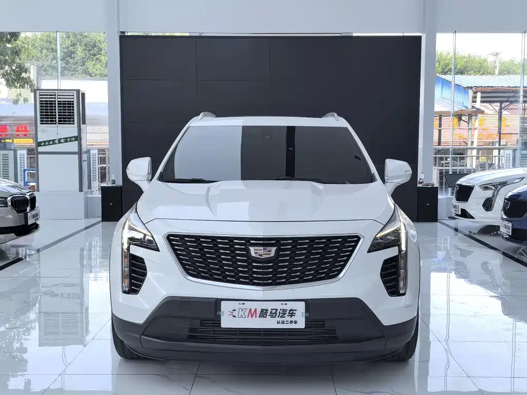 CADILLAC XT4
