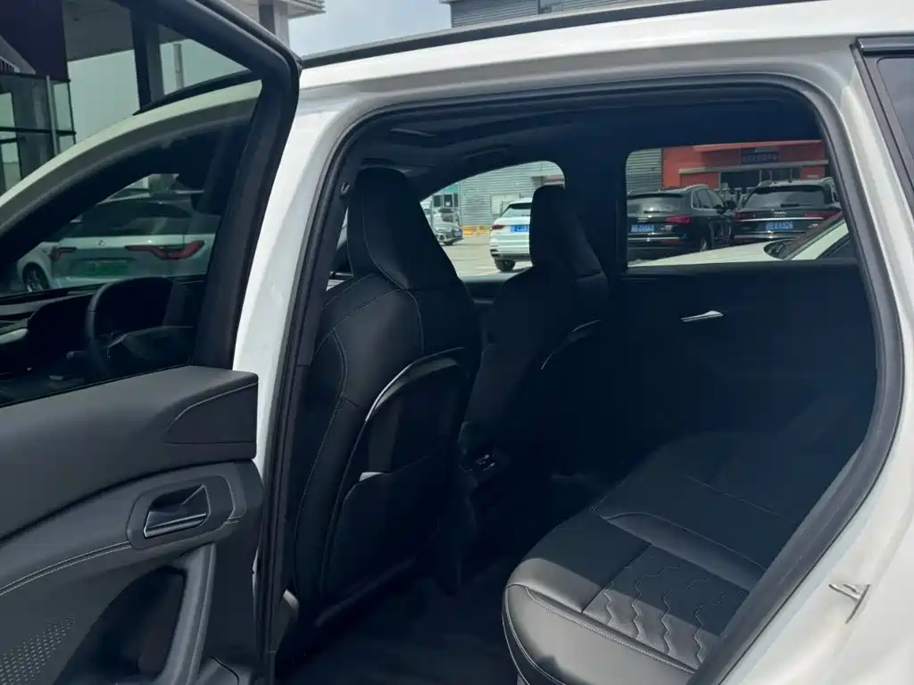 Audi Q6L e-tron