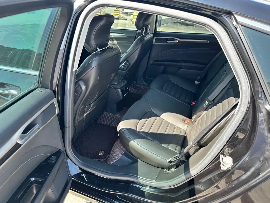 Ford Mondeo — миниатюра 11