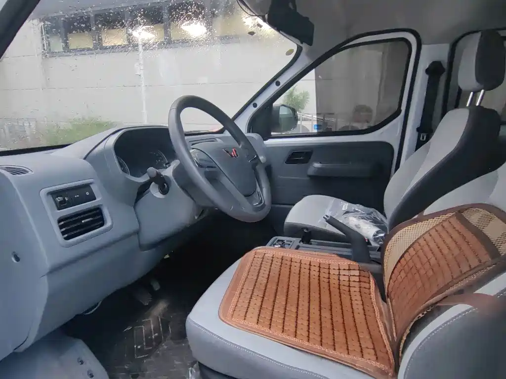 Wuling Yangguang — миниатюра 11