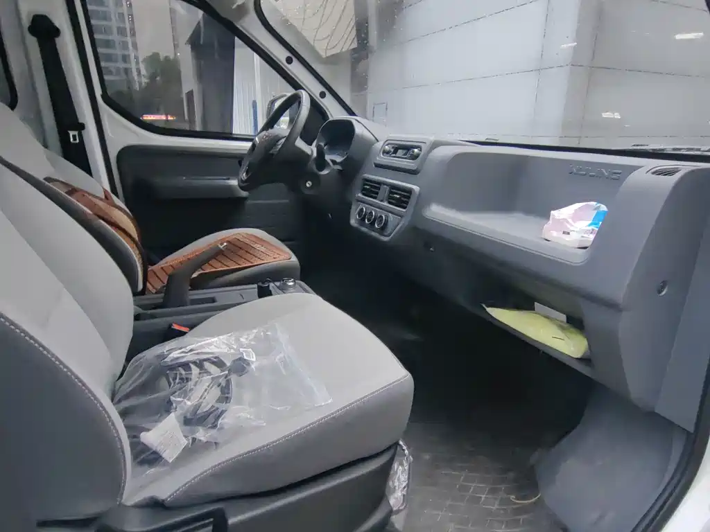 Wuling Yangguang — миниатюра 13