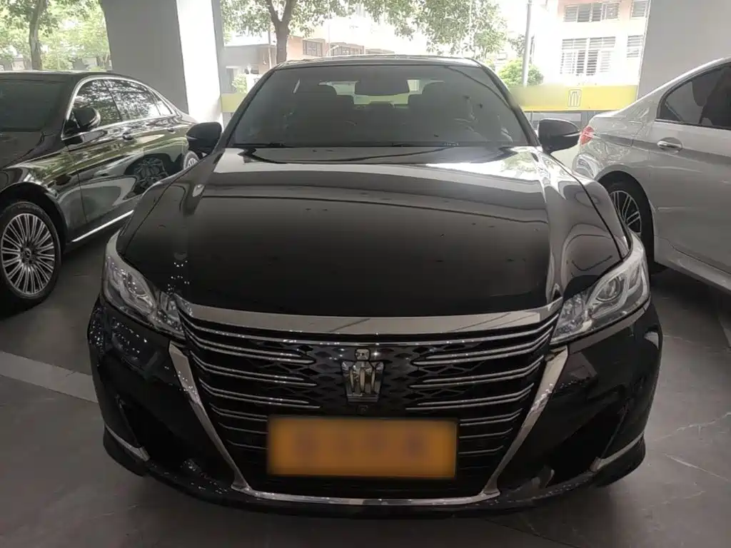 Toyota Crown — миниатюра 3