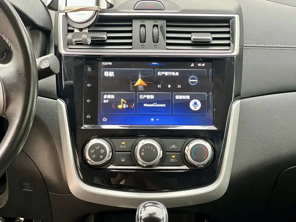 Nissan Tiida — миниатюра 6