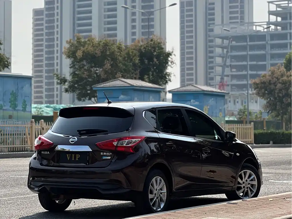 Nissan Tiida — миниатюра 11