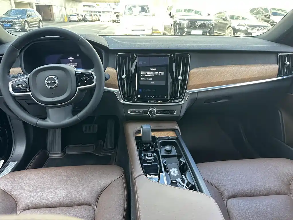 VOLVO S90