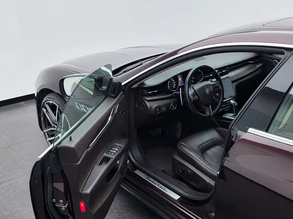 Maserati Quattroporte — миниатюра 24