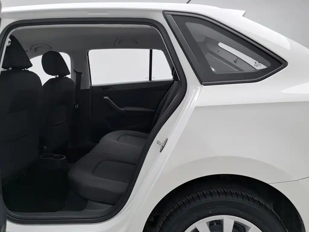 Skoda Rapid Spaceback — миниатюра 15