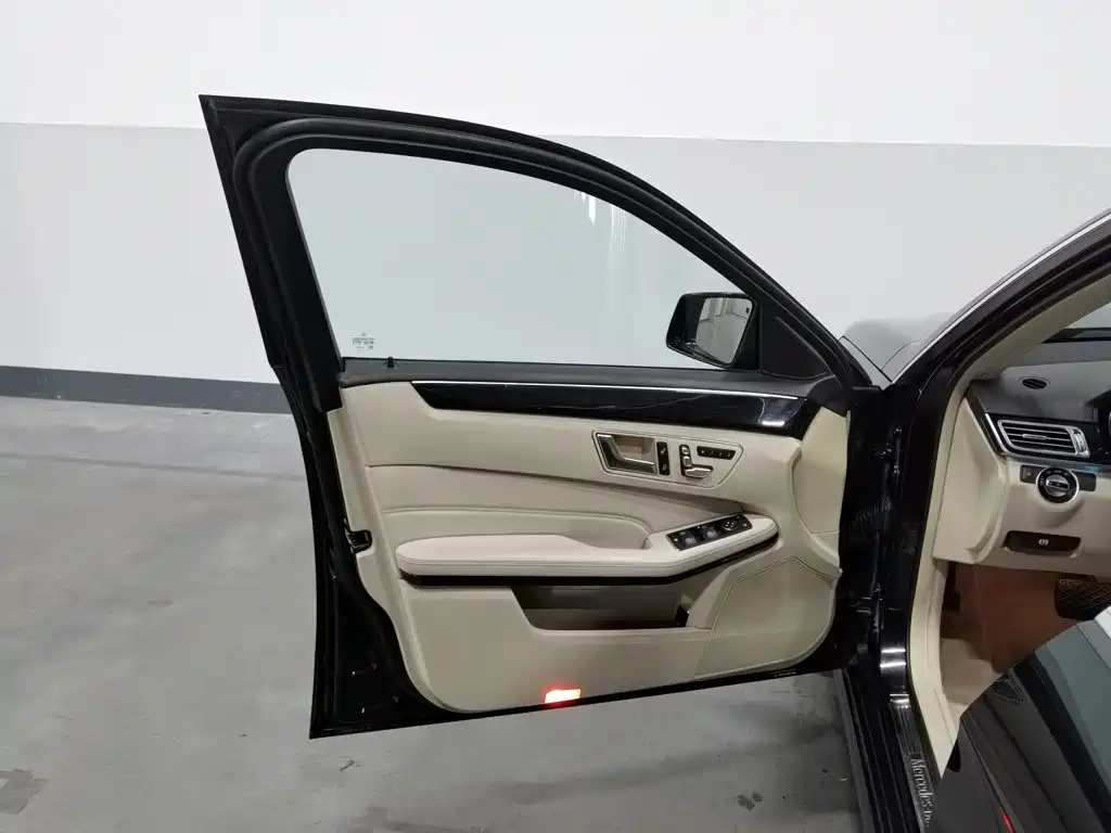 Mercedes-Benz E-Class — миниатюра 8
