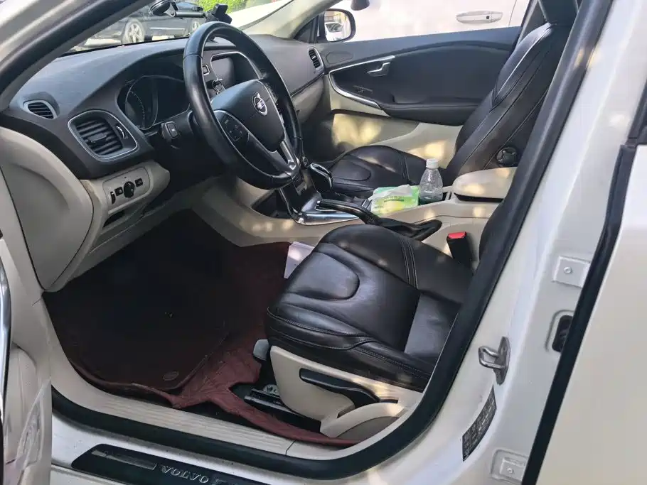 Volvo V40 — миниатюра 9