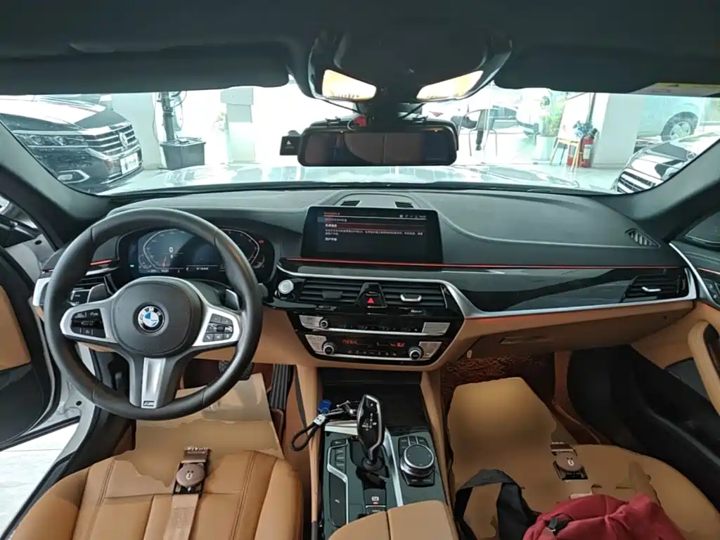 BMW 5 Series — миниатюра 10