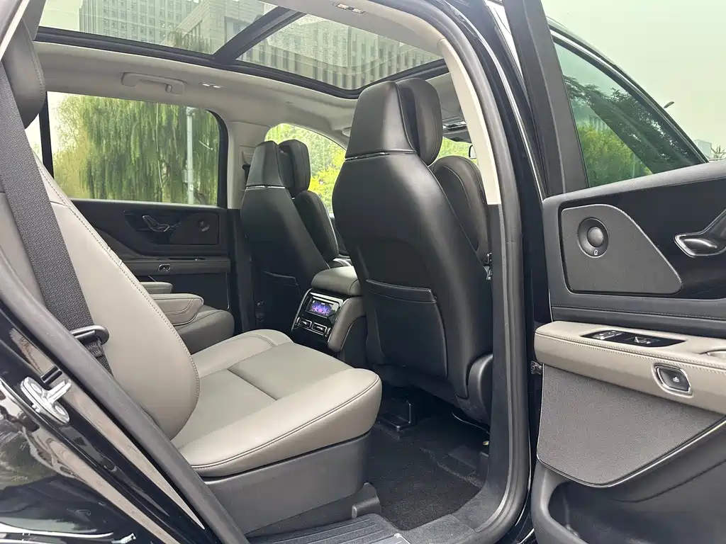 Lincoln Aviator — миниатюра 12
