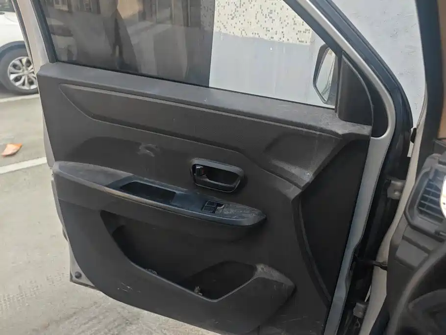 Wuling Hongguang V — миниатюра 7