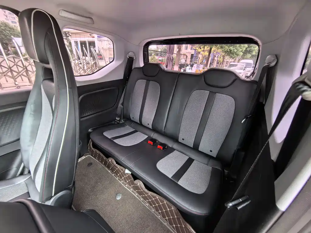 Wuling MINIEV — миниатюра 8