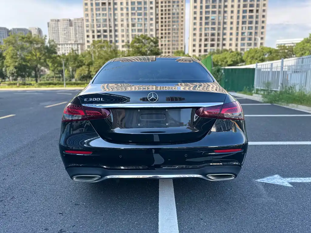 Mercedes-Benz E-Class — миниатюра 8