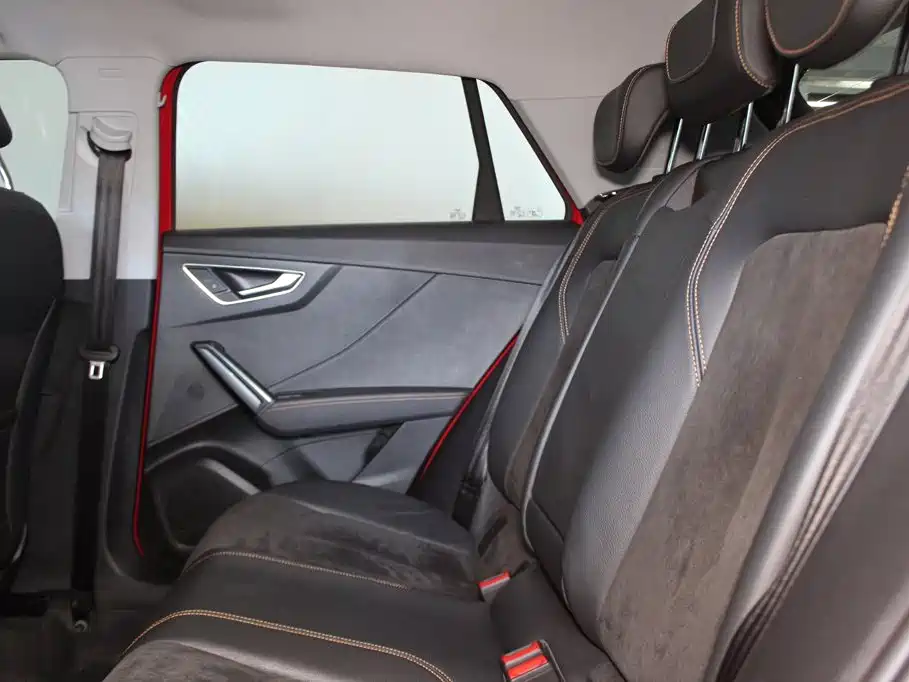 Audi Q2L e-tron — миниатюра 8