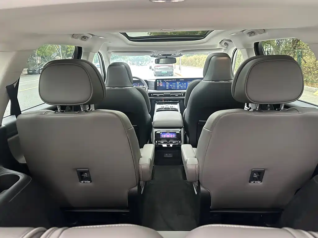 Lincoln Aviator — миниатюра 17