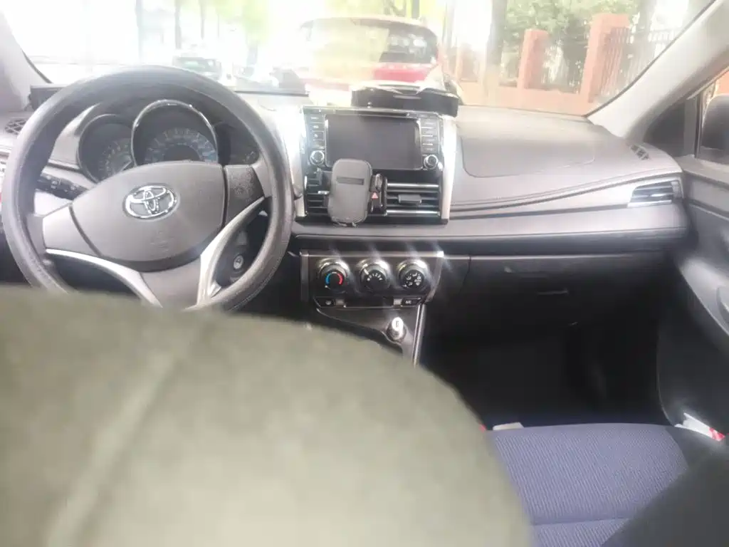 Toyota Yaris L — миниатюра 5
