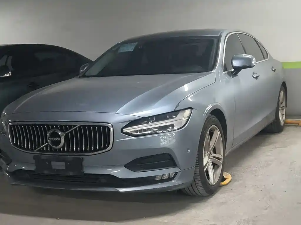 Купить Volvo S90