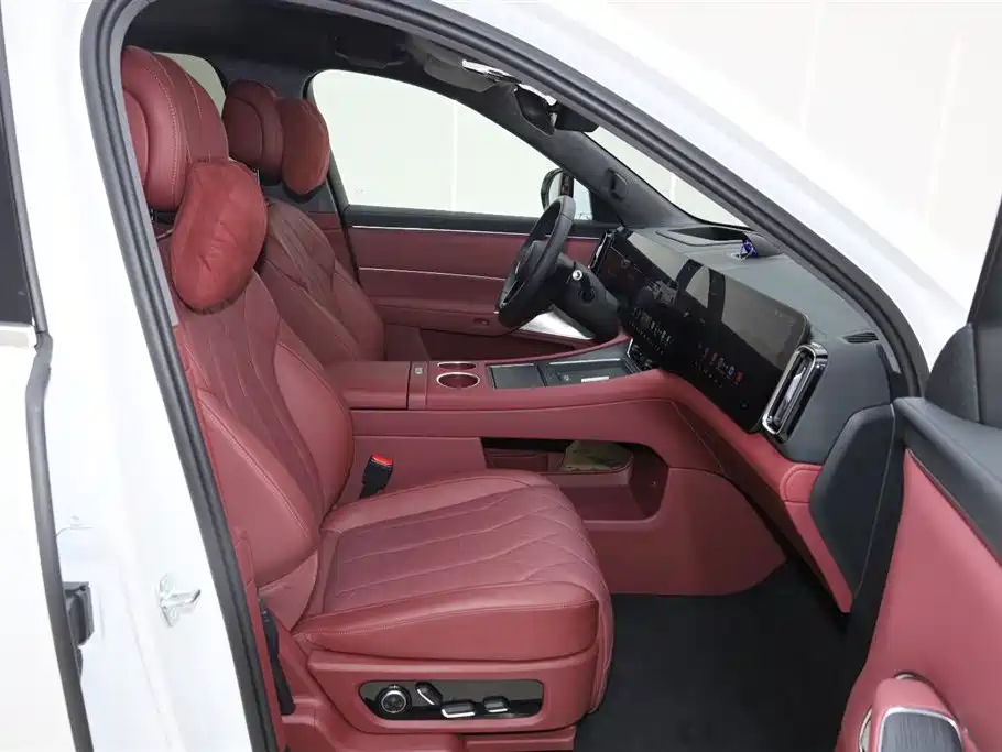 AITO ASK THE WORLD M8